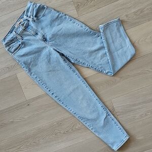 Levi's High Waisted Mom Jeans, Size‎ 26